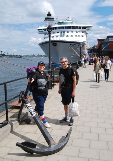 Christa und ihr Sohn Carsten vor der Birka