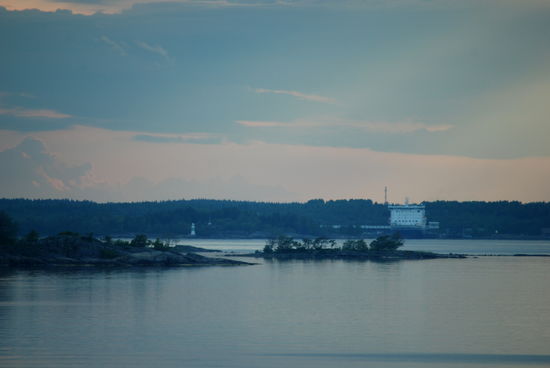 Fährhafen Kapellskär kommt an Backbord in Sicht