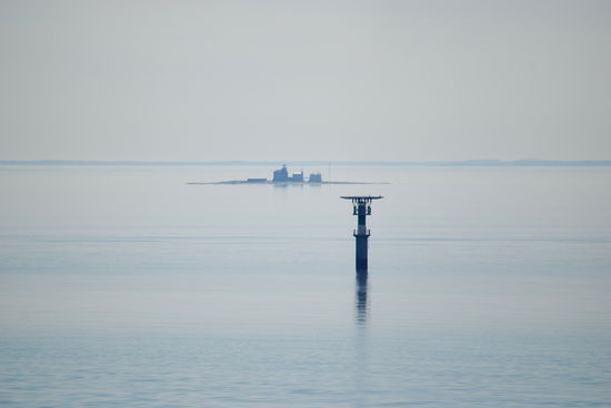 Märketskallen und Märkets fyr, über die Schäre Märket verläuft die schwedisch-finnische Grenze