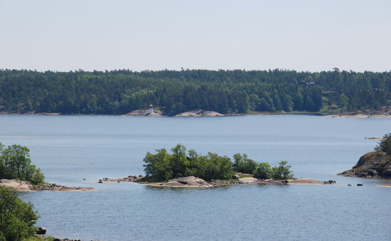 Blick Richtung Yxlan, Insel und Leuchtturm