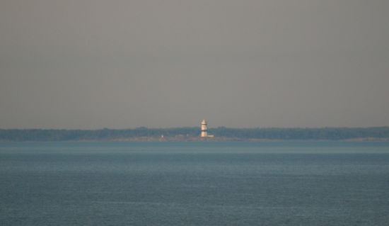 früh am Morgen ein Blick aus dem Fenster: Leuchtturm Örskär