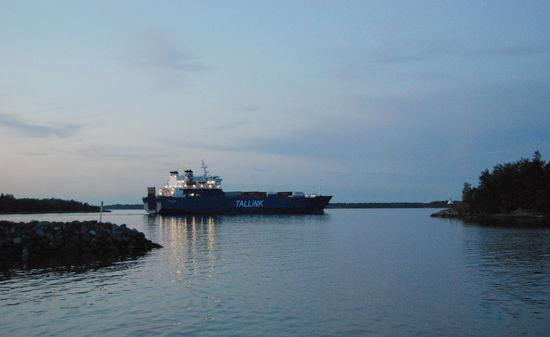 auslaufende Frachtfähre