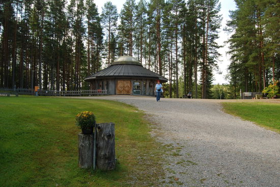 der Weg Richtung Kafé und Eingang