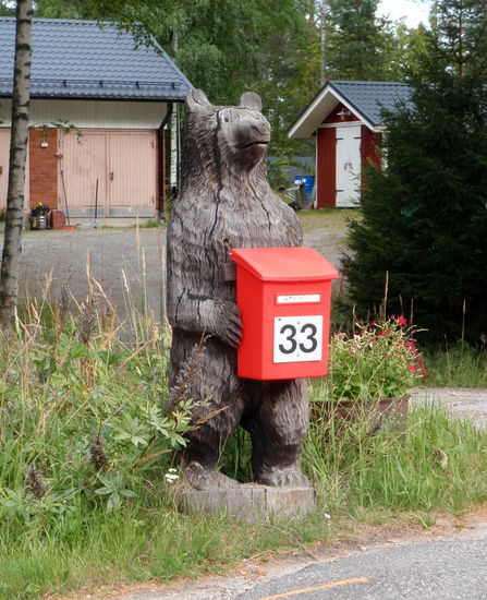 hier nimmt der Bär die Post entgegen