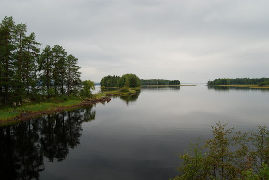 immer wieder Ausblicke auf den See