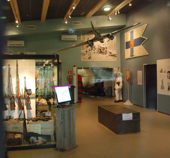 Blick durch das Fenster ins Museum