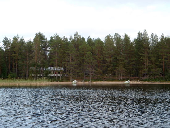 die Flußseite des Campingplatzes