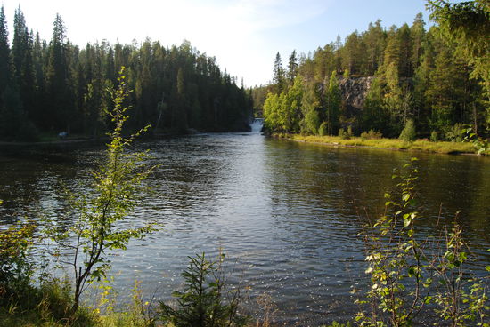 Blick von der Rasthütte Siilastupa zum Wasserfall Jyrävä