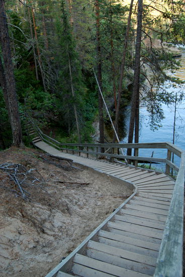 wieder Treppen abwärts