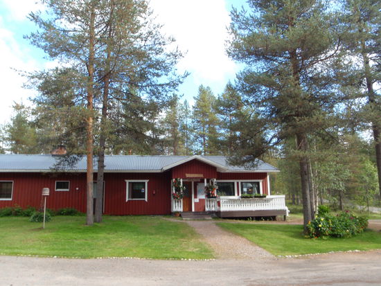 die Rezeption des Campingplatzes in Juuma