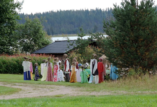 in Juuma gab es auch ein stilles Volk, nur etwas kleiner