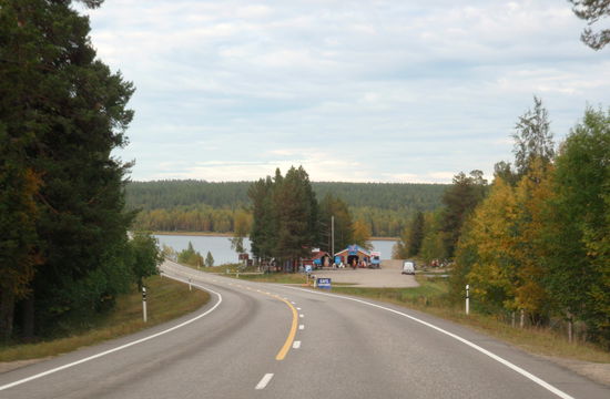 ein kleines Kafé mit Andenkenladen läd zur Rast ein