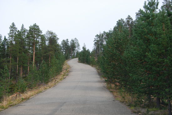 Auffahrt auf den Aussichtsberg hinter dem Campingplatz