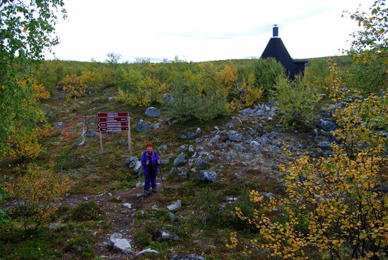 Weggabelung mit Kota als Schutzhütte