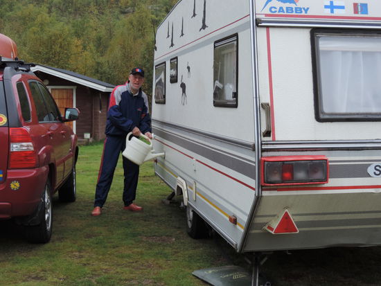 vor der Abfahrt tanken wir noch einmal Frischwasser