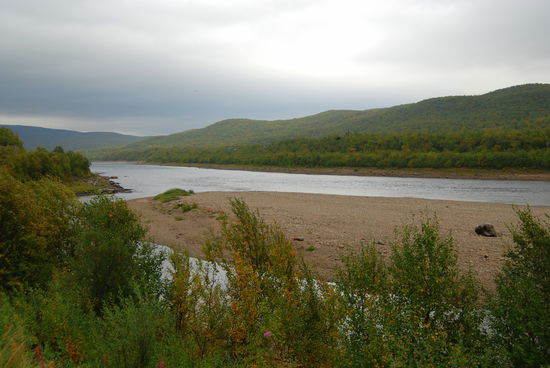 immer wieder schöne Ausblicke über den Fluß