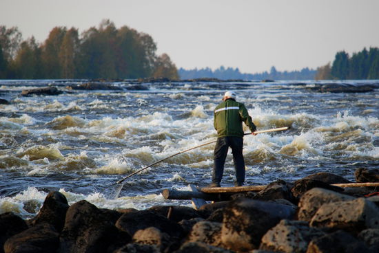 standen die Fischer und fischten mit Keschern, einmalig in der Welt