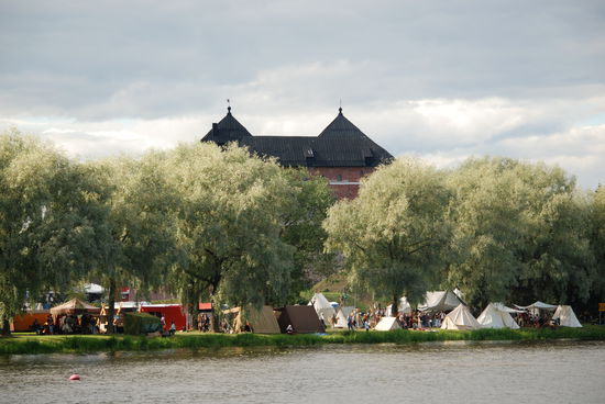Mittelaltermarkt an der Burg Hämeenlinna/Tavastehus