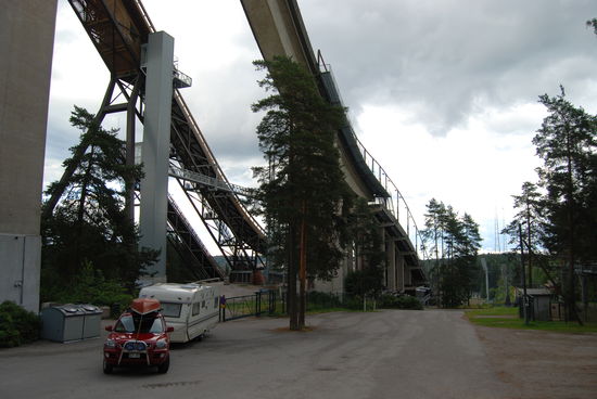 unter den Sprungschanzen von Lahti