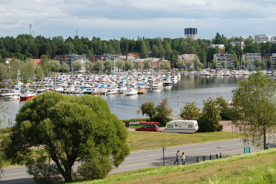 Blick vom Festungswall auf den Hafen