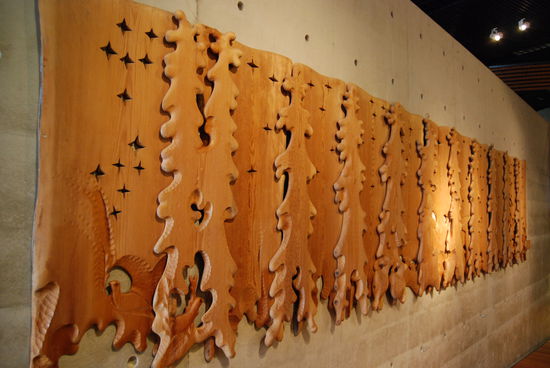 Holzskulpturen von Eva Ryynänen