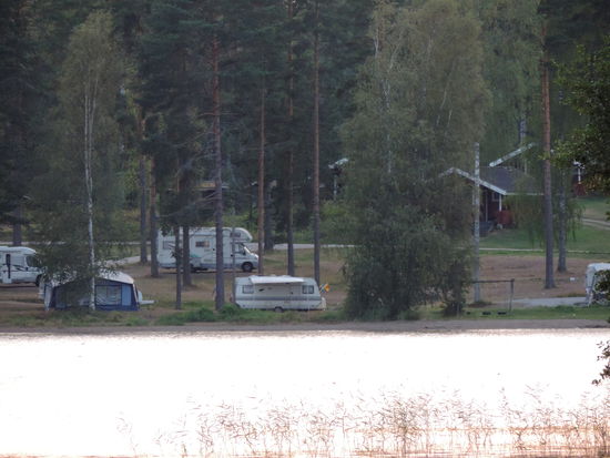 unser Campingplatz am anderen Ufer