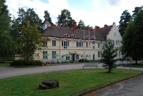 das ehemalige Hotell Finlandia, jetzt Sanatorium, Altenheim o.ä.