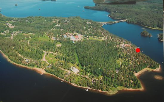 die Halbinsel mit dem Campingplatz, am oberen Rand des Bildes war das Arboretum und die Grillhütte mit der Aussicht auf den See