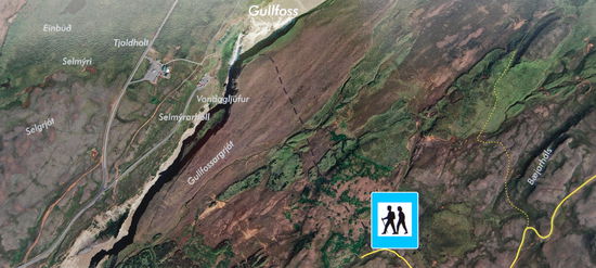 Tafel am Wanderparkplatz des Gullfoss auf der östlichen Seite, es wäre ein Weg von ca. 2 km gewesen durch recht unwegsames Gelände