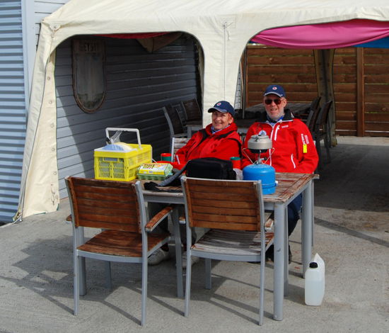 Frühstück auf dem Campingplatz Skjól, Kjóastaðir mit Blick auf