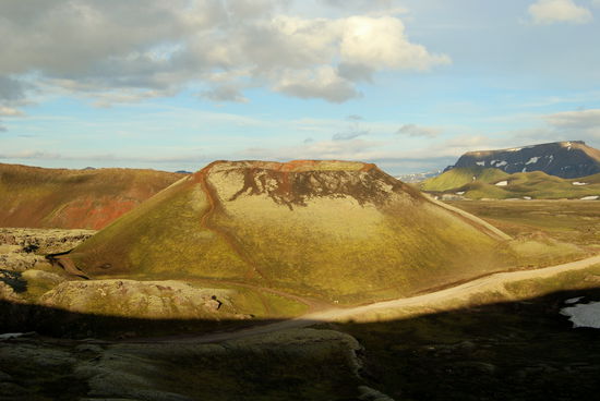 Krater Stútur am Wegrand