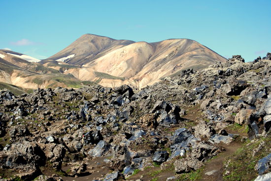 viele Blaubasaltbrocken