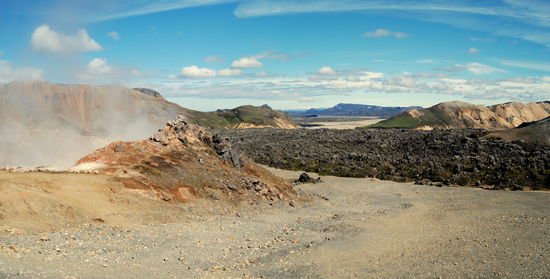 links dampfte es aus der Erde