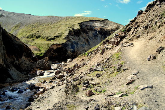 Abstieg ins Flußtal