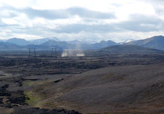 die Tagestouristen auf dem Weg nach Landmannalaugar kamen uns entgegen, wie wir an den Staubfahnen erkennen konnte