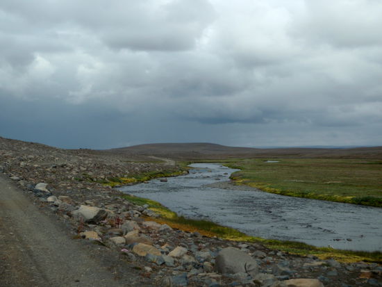Fahrt am Fluß entlang