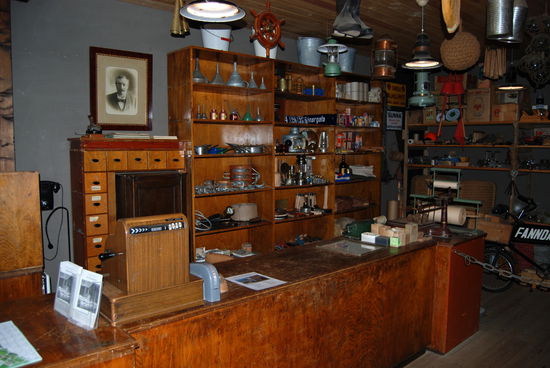 Eingangsbereich, ein alter Schiffsausrüster