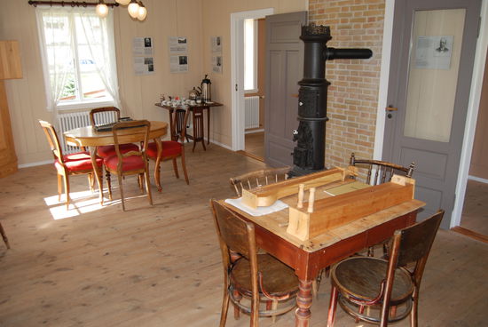 Innenraum mit historischen isländischen Musikinstrumenten