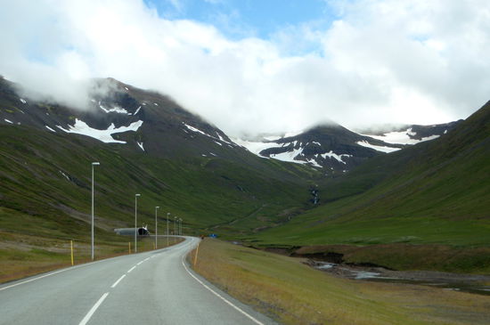 schnell waren wir am ersten Tunnel