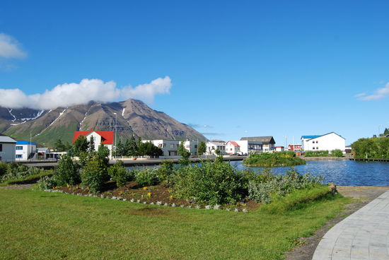 mit Blick über den kleinen See