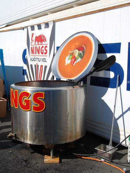 die Suppe wurde mit dem Paddel umgerührt