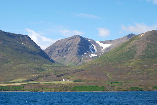 Blick auf das Ufer nördlich von Dalvík
