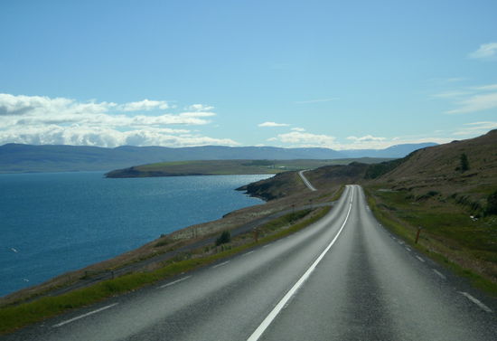 die Straße 82 am Fjord entlang