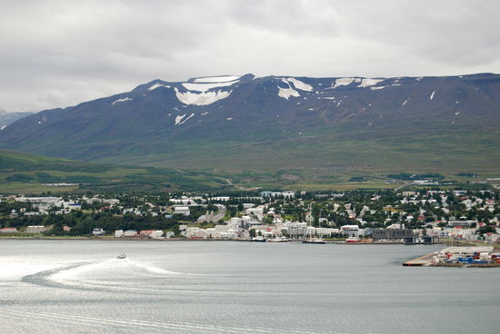 und nach Akureyri hinüber