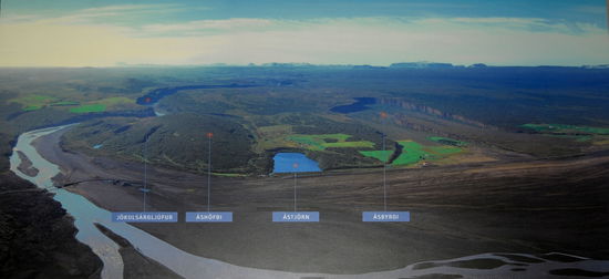 Luftbild: Links Jökulsá á Fjöllum, rechts Ásbyrgi