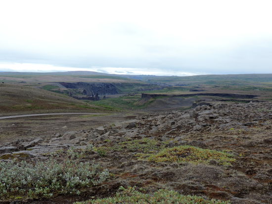 Basaltformationen im Tal der Jökulsá á Fjöllum kamen in Sicht