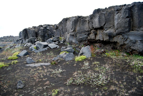 Basalt und schwarzer Sand