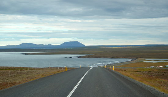am Meer entlang führte die 85 in Richtung Þórshöfn