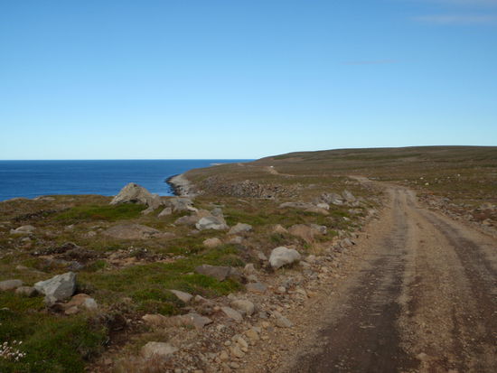 die Piste schlängelte sich an der Küste entlang