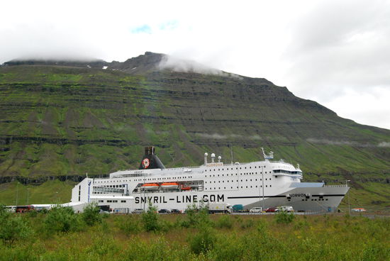 die Norröna in Seyðisfjörður